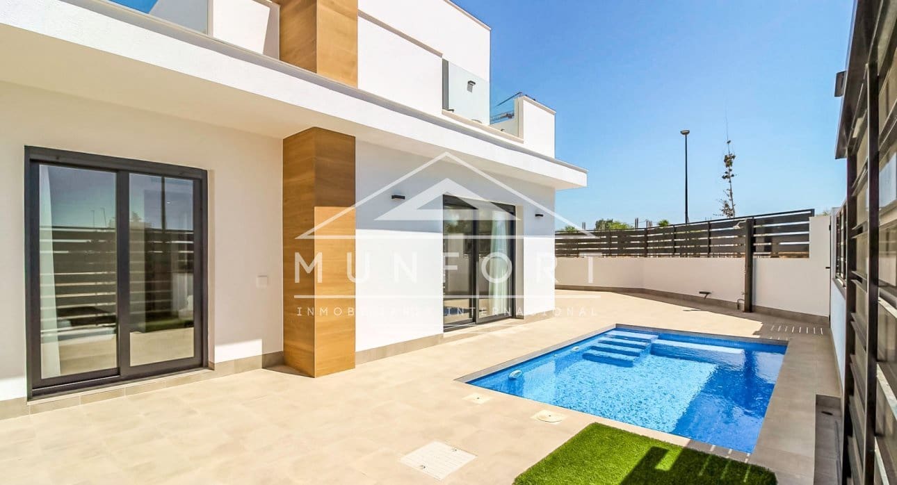 3 soveværelse Villa til salg i Roldan med swimmingpool - € 404.900 (Ref: 8759068)