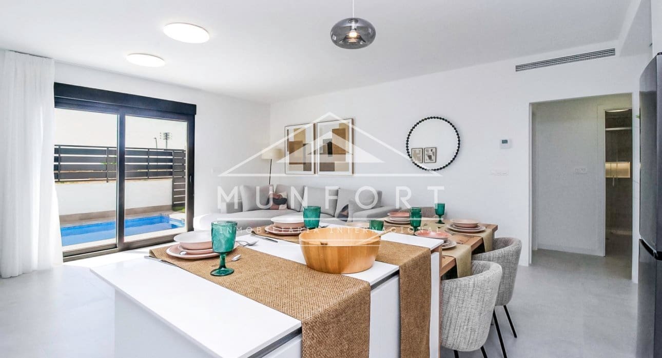 3 soveværelse Villa til salg i Roldan med swimmingpool - € 404.900 (Ref: 8759068)