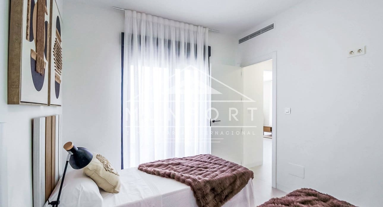 3 soveværelse Villa til salg i Roldan med swimmingpool - € 404.900 (Ref: 8759068)