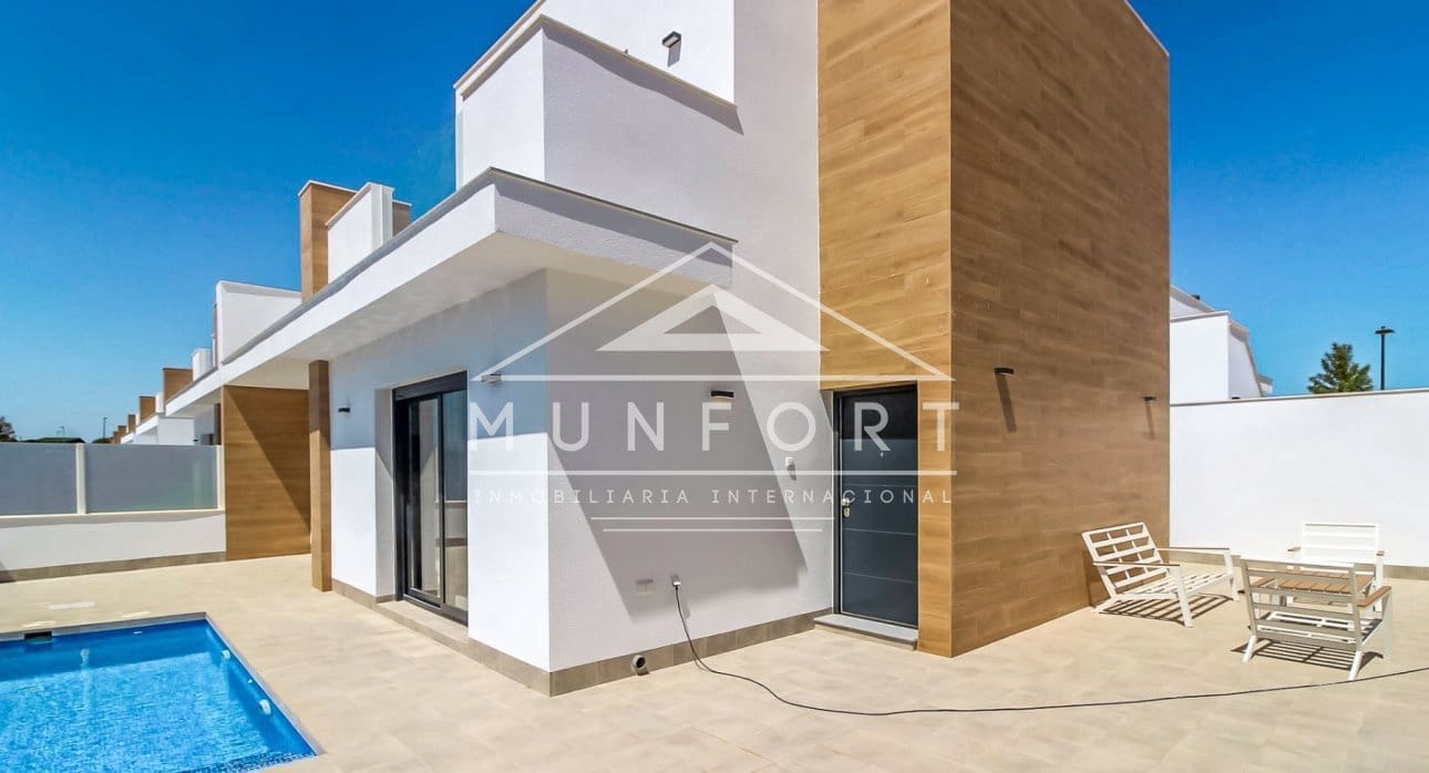 3 soveværelse Villa til salg i Roldan med swimmingpool - € 404.900 (Ref: 8759068)