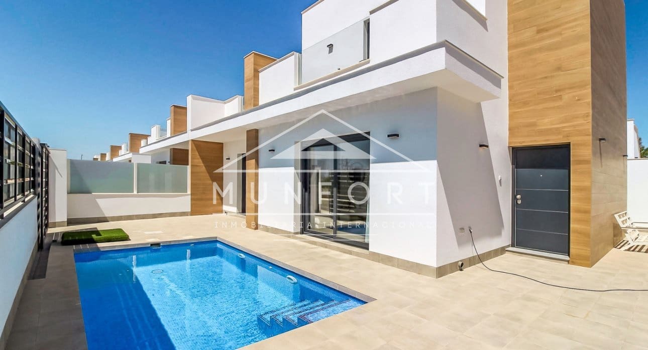 3 soveværelse Villa til salg i Roldan med swimmingpool - € 404.900 (Ref: 8759068)