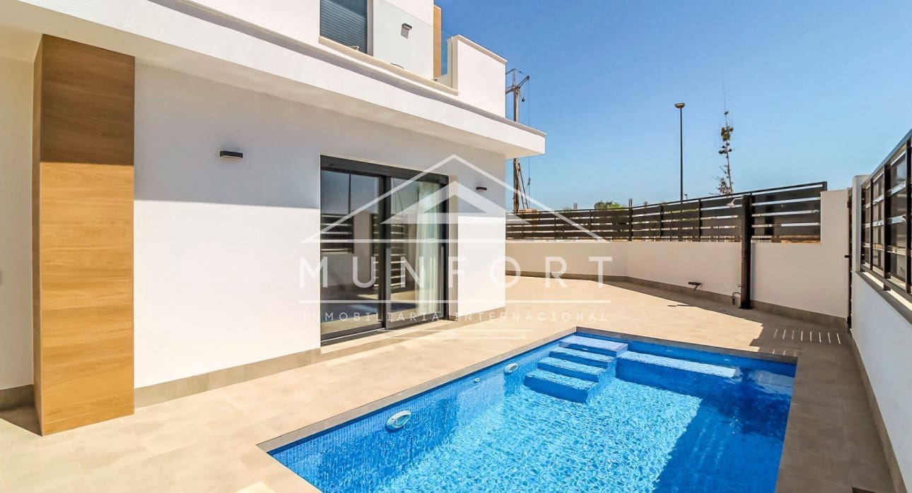 3 soveværelse Villa til salg i Roldan med swimmingpool - € 404.900 (Ref: 8759068)