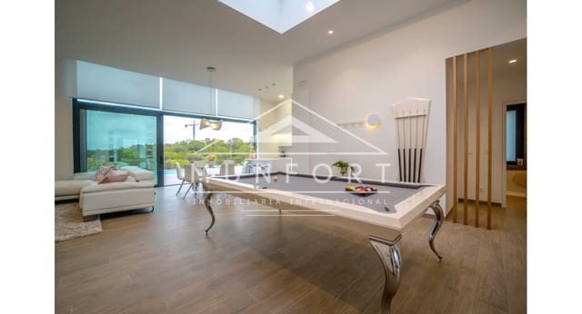 3 slaapkamer Villa te koop in Pinar de Campoverde, Pilar de la Horadada met zwembad - € 574.000 (Ref: 8815057)