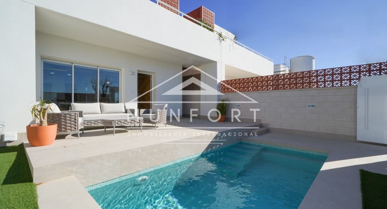 3 quarto Moradia para venda em Pilar de la Horadada com piscina - 469 000 € (Ref: 8853284)