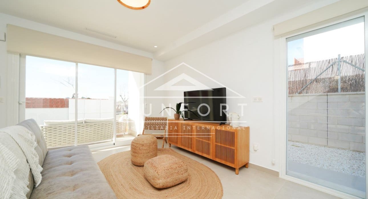 3 quarto Moradia para venda em Pilar de la Horadada com piscina - 469 000 € (Ref: 8853284)