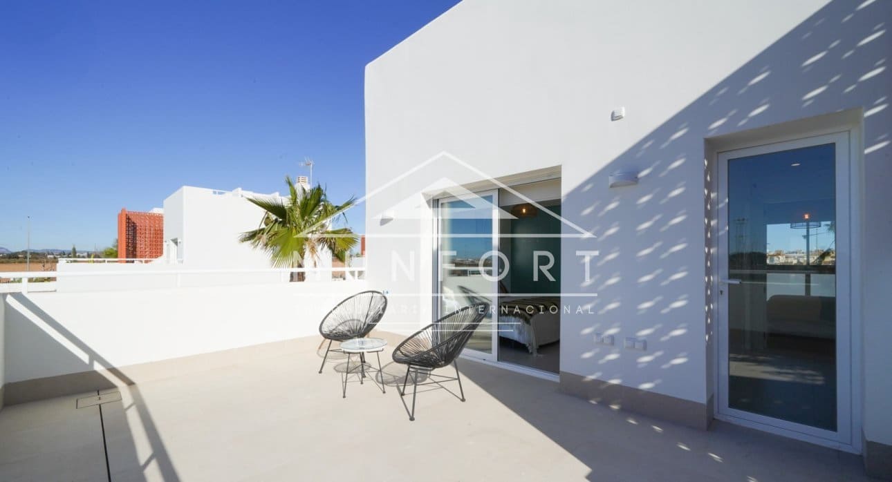 3 quarto Moradia para venda em Pilar de la Horadada com piscina - 469 000 € (Ref: 8853284)