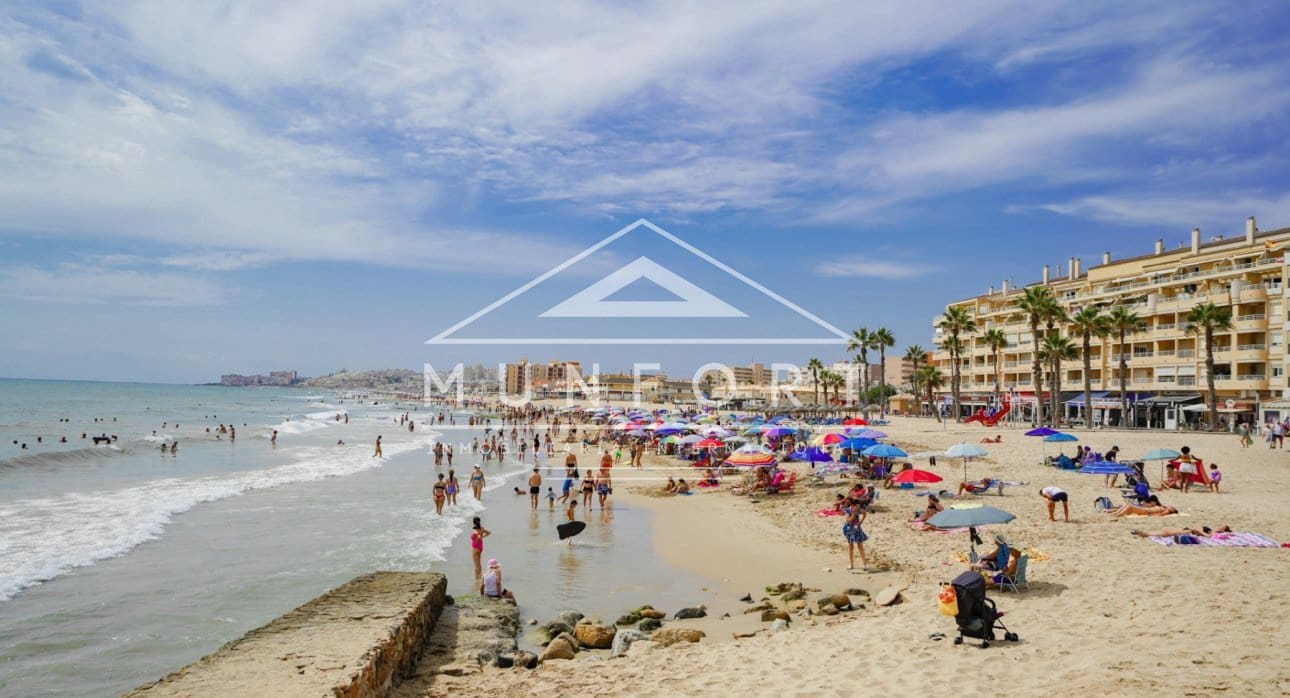 2 sypialnia Bungalow na sprzedaż w Torrevieja - 550 000 € (Ref: 8865819)