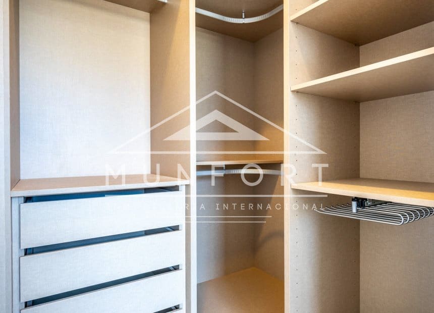3 makuuhuone Huvila myytävänä paikassa Roldan mukana uima-altaan - 415 950 € (Ref: 8879011)