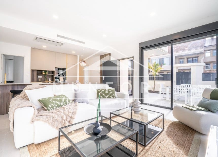 3 makuuhuone Huvila myytävänä paikassa Roldan mukana uima-altaan - 415 950 € (Ref: 8879011)