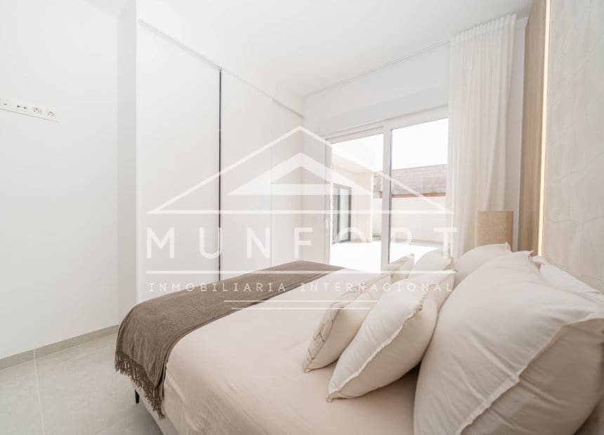 Chalet de 3 habitaciones en Roldan en venta con piscina - 419.950 € (Ref: 8879011)