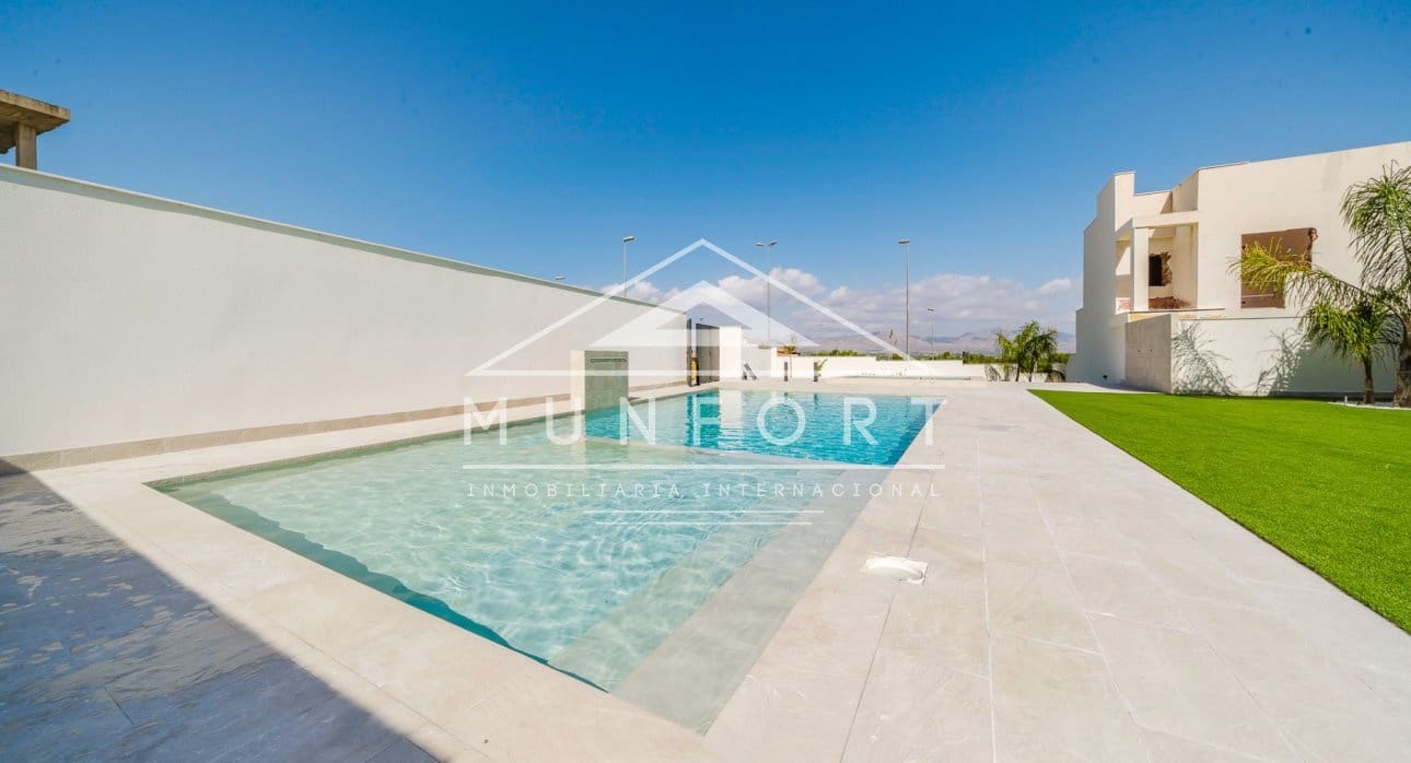 3 slaapkamer Villa te koop in Cox met zwembad - € 235.000 (Ref: 8887137)