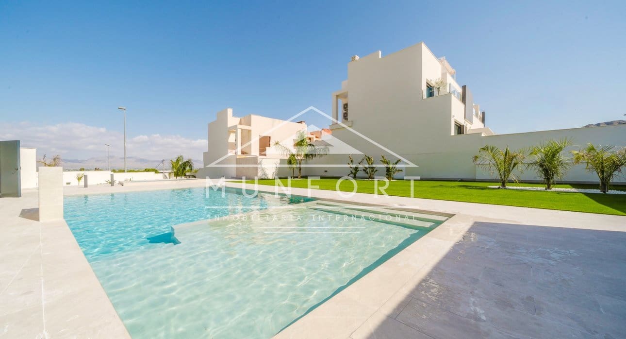 3 slaapkamer Villa te koop in Cox met zwembad - € 235.000 (Ref: 8887137)