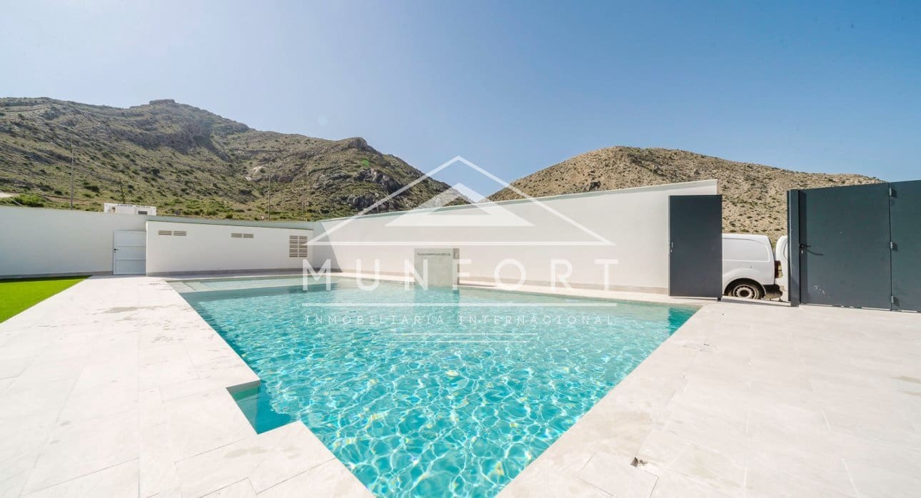 3 slaapkamer Villa te koop in Cox met zwembad - € 235.000 (Ref: 8887137)