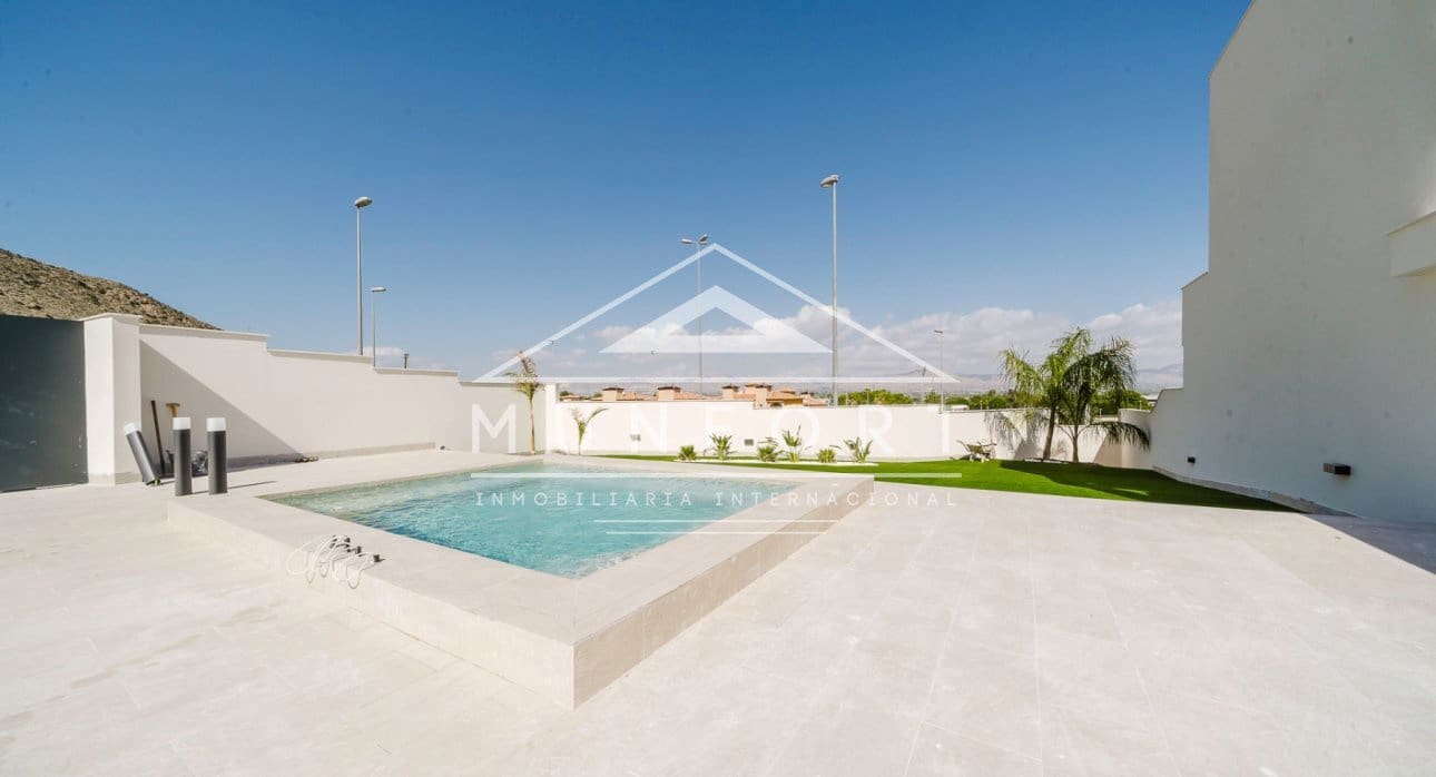 3 slaapkamer Villa te koop in Cox met zwembad - € 235.000 (Ref: 8887137)