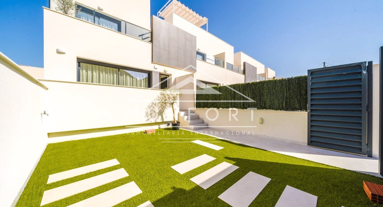 3 slaapkamer Villa te koop in Cox met zwembad - € 235.000 (Ref: 8887137)