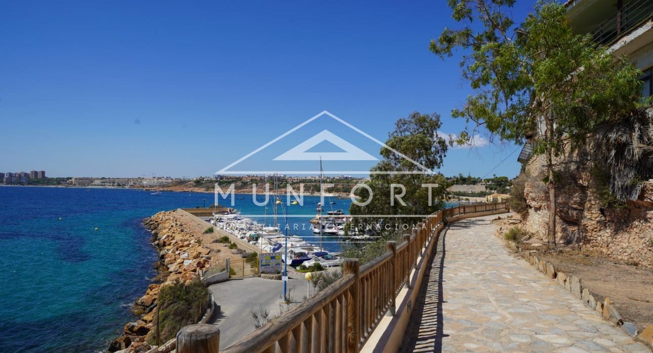 2 slaapkamer Penthouse te koop in Orihuela Costa met zwembad - € 198.500 (Ref: 8906834)