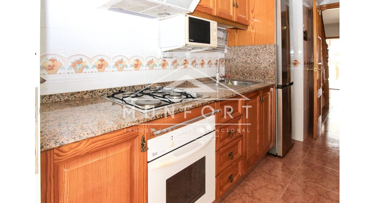 4 bedroom Semi-detached Villa for sale in Torre de la Horadada - € 249,000 (Ref: 8912383)