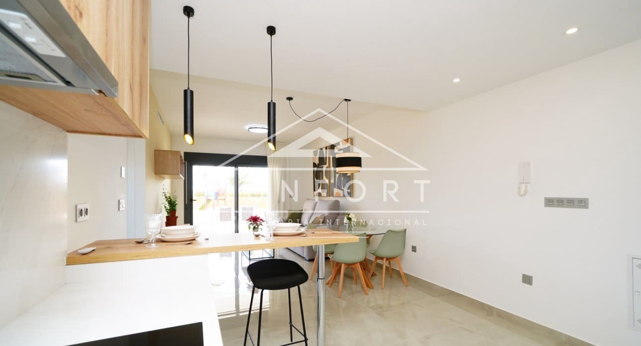 3 makuuhuone Huoneisto myytävänä paikassa Pilar de la Horadada mukana uima-altaan - 409 900 € (Ref: 8931713)