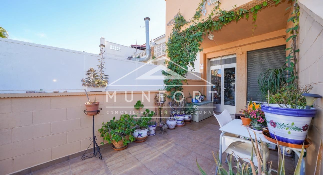 2 makuuhuone Kaupallinen myytävänä paikassa Torrevieja - 210 000 € (Ref: 8996922)