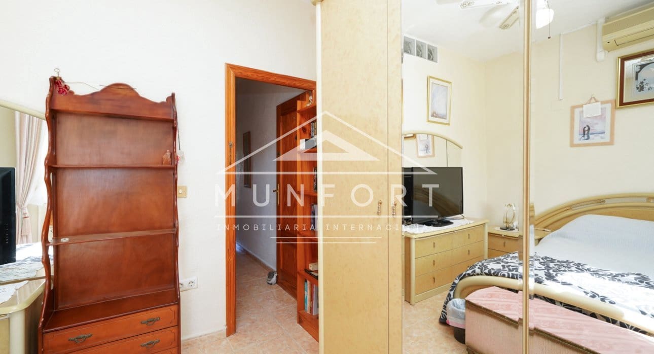 2 makuuhuone Kaupallinen myytävänä paikassa Torrevieja - 210 000 € (Ref: 8996922)