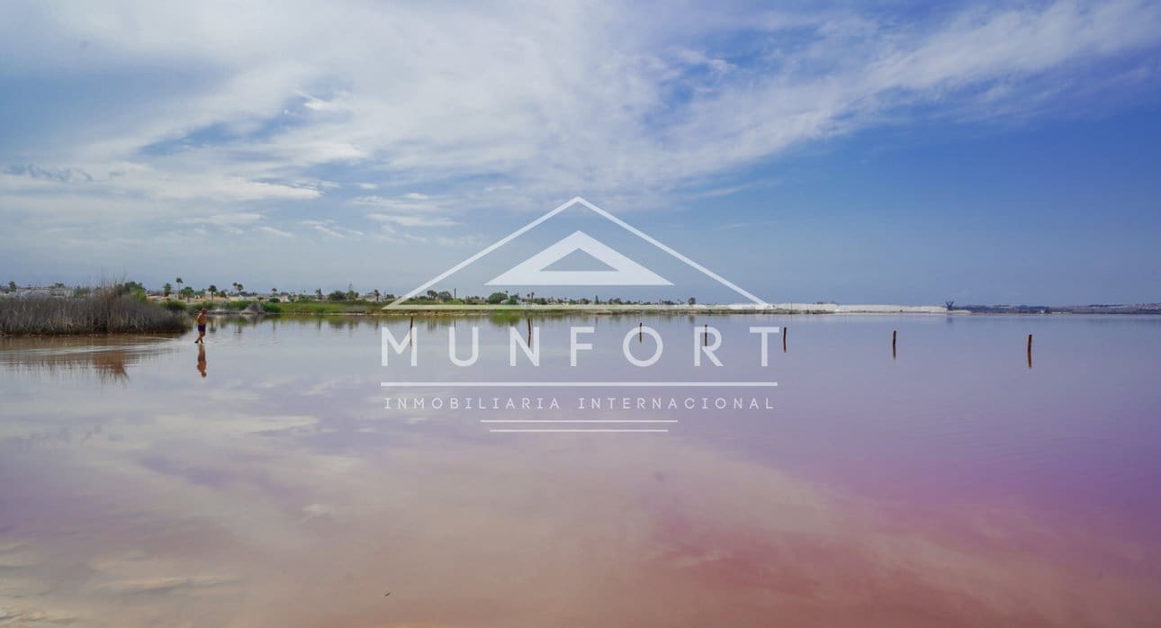 2 makuuhuone Kaupallinen myytävänä paikassa Torrevieja - 210 000 € (Ref: 8996922)