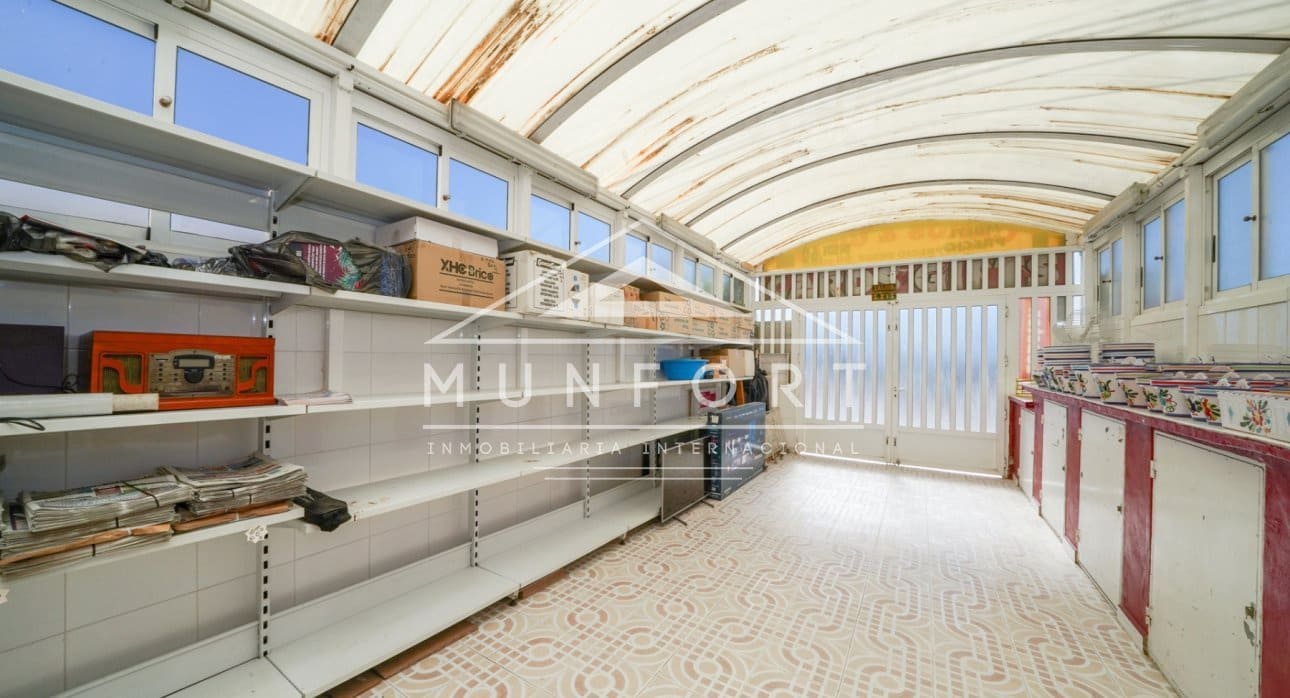 2 makuuhuone Kaupallinen myytävänä paikassa Torrevieja - 210 000 € (Ref: 8996922)