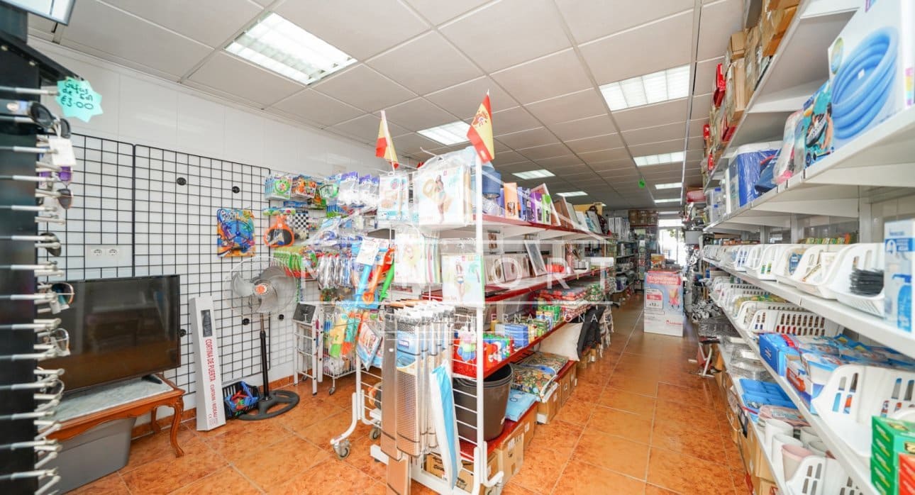 2 makuuhuone Kaupallinen myytävänä paikassa Torrevieja - 210 000 € (Ref: 8996922)