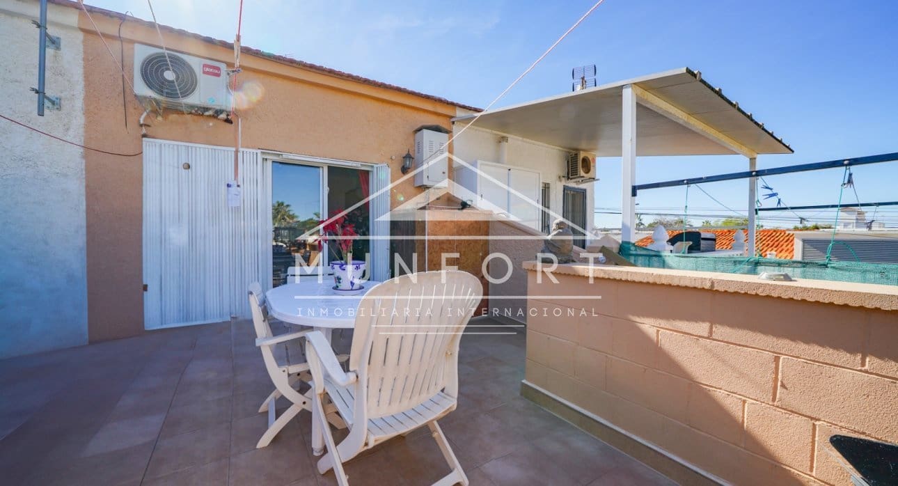 2 makuuhuone Kaupallinen myytävänä paikassa Torrevieja - 210 000 € (Ref: 8996922)