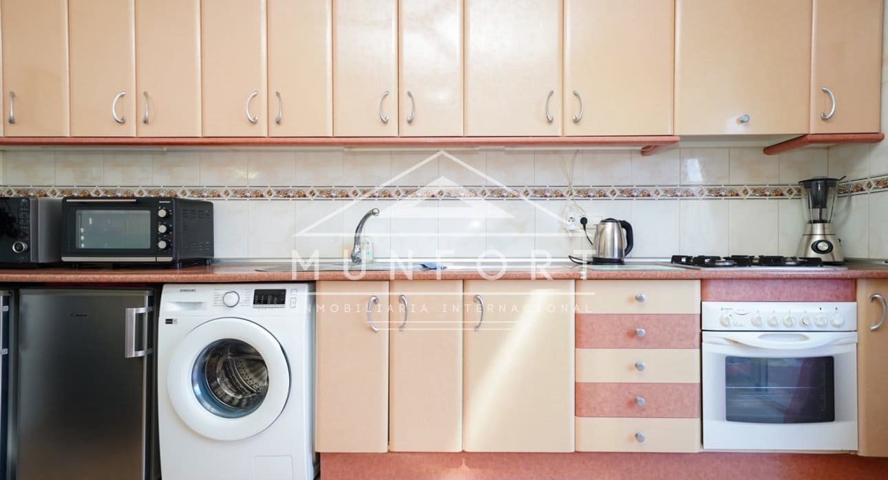 2 makuuhuone Kaupallinen myytävänä paikassa Torrevieja - 210 000 € (Ref: 8996922)