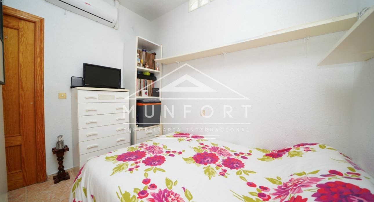 2 makuuhuone Kaupallinen myytävänä paikassa Torrevieja - 210 000 € (Ref: 8996922)