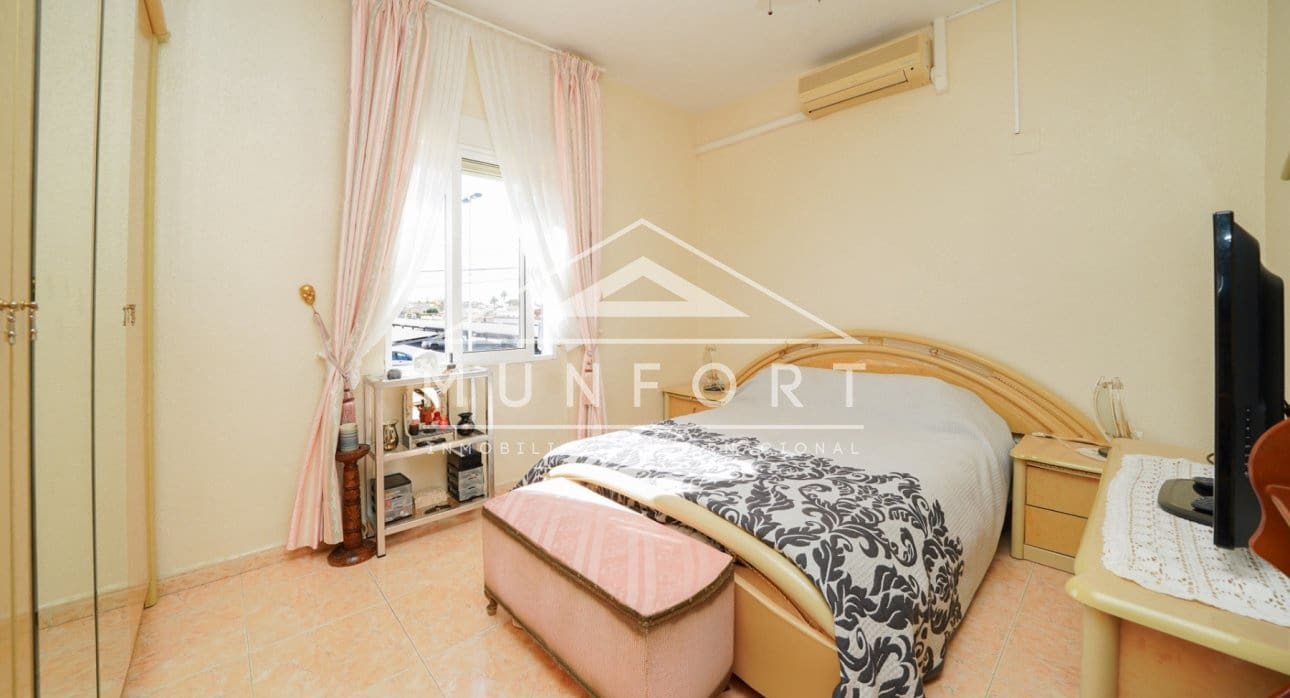 2 makuuhuone Kaupallinen myytävänä paikassa Torrevieja - 210 000 € (Ref: 8996922)
