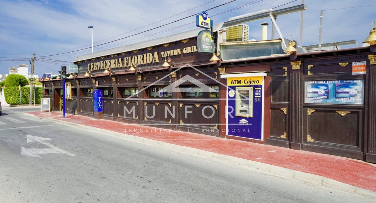 2 makuuhuone Kaupallinen myytävänä paikassa Torrevieja - 210 000 € (Ref: 8996922)