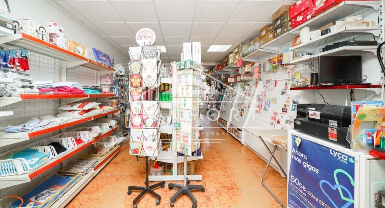 2 makuuhuone Kaupallinen myytävänä paikassa Torrevieja - 210 000 € (Ref: 8996922)