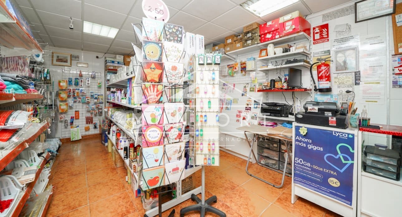 2 makuuhuone Kaupallinen myytävänä paikassa Torrevieja - 210 000 € (Ref: 8996922)