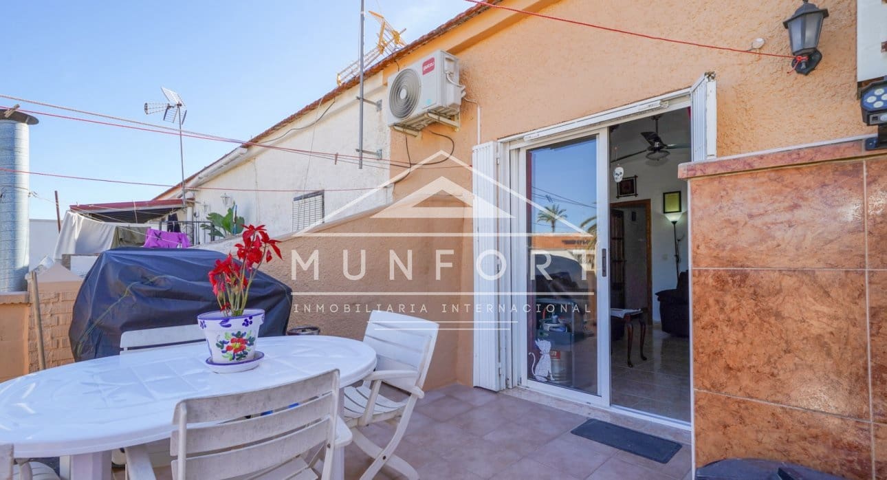 2 makuuhuone Kaupallinen myytävänä paikassa Torrevieja - 210 000 € (Ref: 8996922)