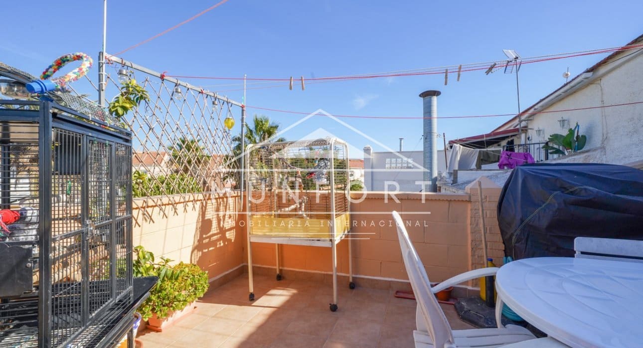 2 makuuhuone Kaupallinen myytävänä paikassa Torrevieja - 210 000 € (Ref: 8996922)