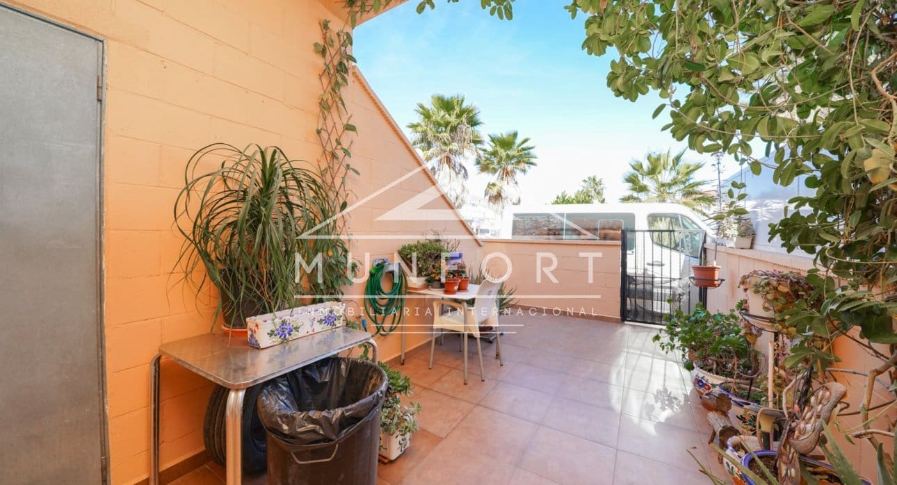 2 makuuhuone Kaupallinen myytävänä paikassa Torrevieja - 210 000 € (Ref: 8996922)