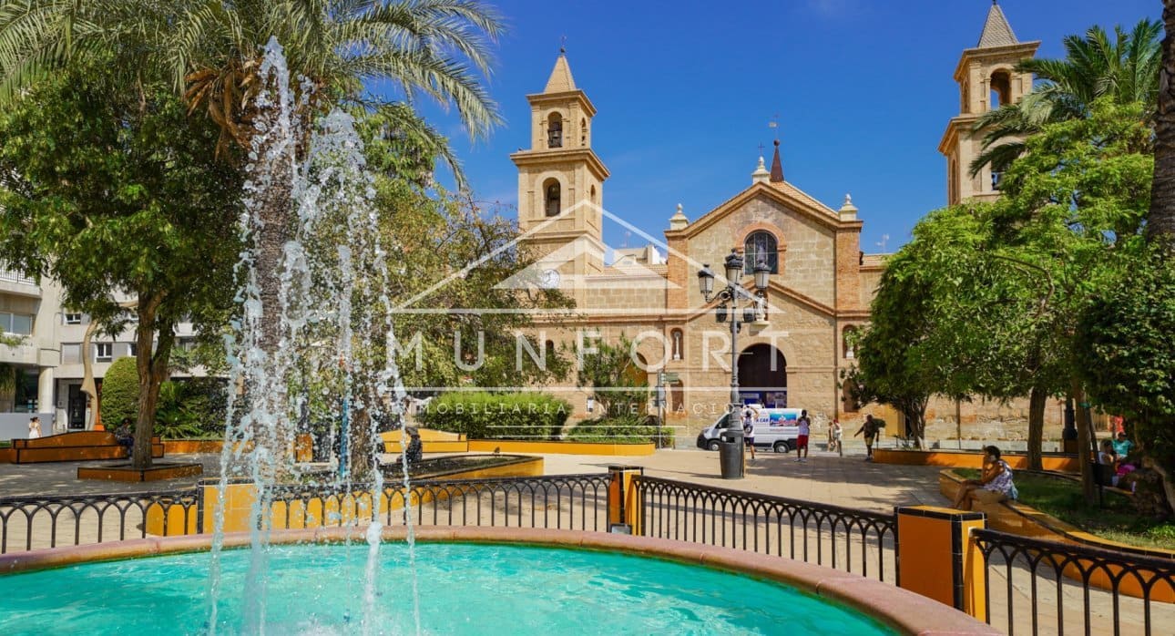 2 makuuhuone Kaupallinen myytävänä paikassa Torrevieja - 210 000 € (Ref: 8996922)