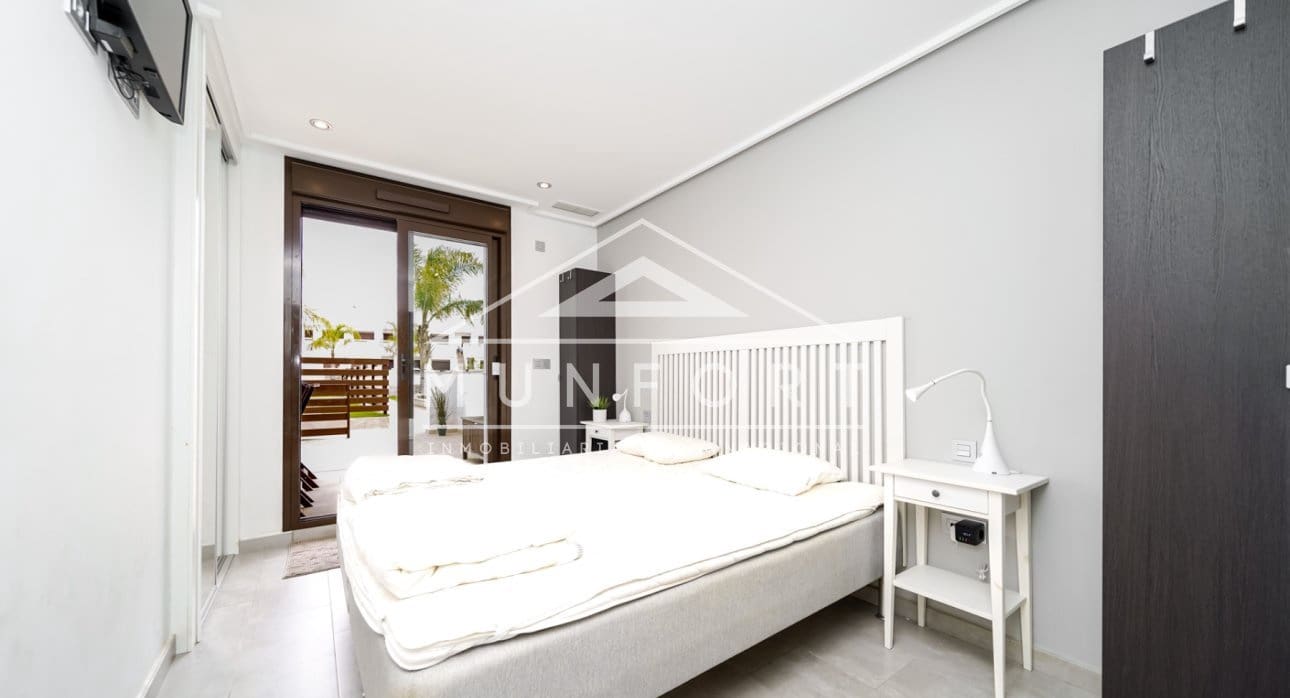 3 soveværelse Bungalow til leje i Torre de la Horadada med swimmingpool - € 1.400 (Ref: 9051799)