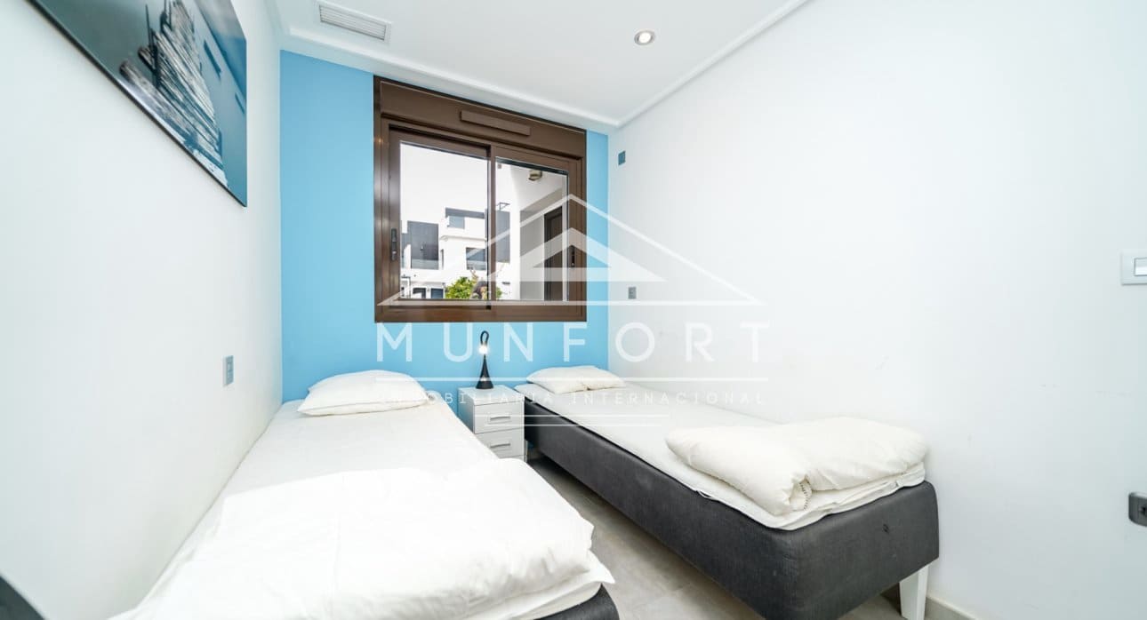 3 soveværelse Bungalow til leje i Torre de la Horadada med swimmingpool - € 1.400 (Ref: 9051799)