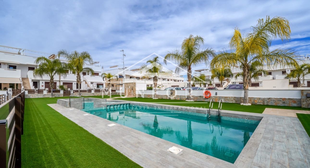 3 soveværelse Bungalow til leje i Torre de la Horadada med swimmingpool - € 1.400 (Ref: 9051799)