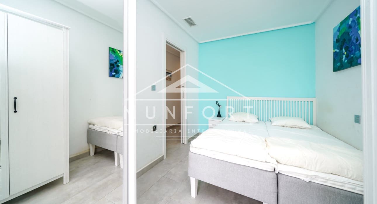 3 soveværelse Bungalow til leje i Torre de la Horadada med swimmingpool - € 1.400 (Ref: 9051799)