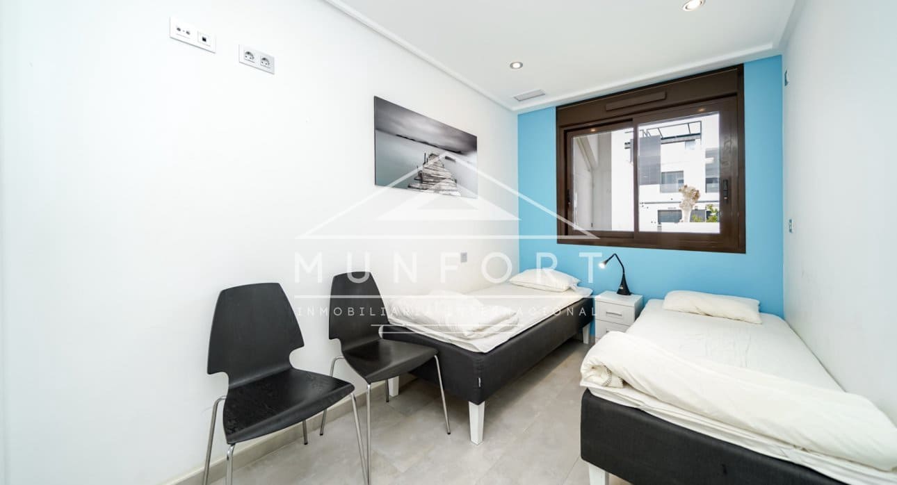 3 soveværelse Bungalow til leje i Torre de la Horadada med swimmingpool - € 1.400 (Ref: 9051799)