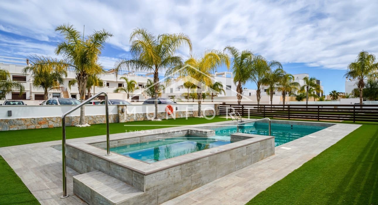 3 soveværelse Bungalow til leje i Torre de la Horadada med swimmingpool - € 1.400 (Ref: 9051799)