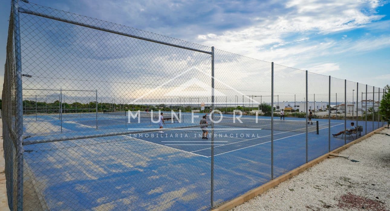 Chalet de 3 habitaciones en Ciudad Quesada en venta con piscina - 849.000 € (Ref: 9063474)