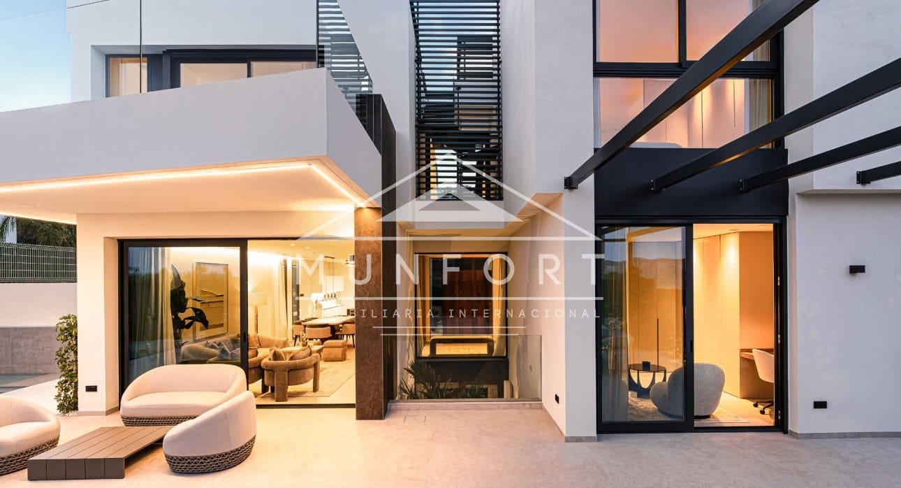 4 soveværelse Villa til salg i Benidorm med swimmingpool - € 1.150.000 (Ref: 9073859)