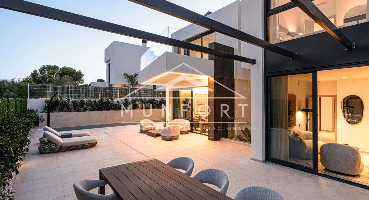 4 soveværelse Villa til salg i Benidorm med swimmingpool - € 1.150.000 (Ref: 9073859)