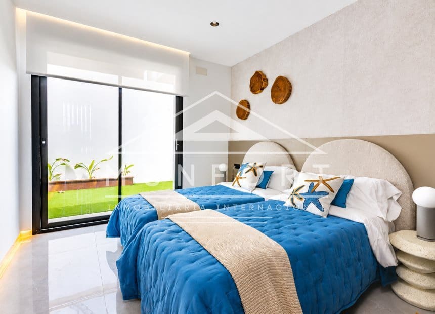 3 quarto Moradia para venda em Torrevieja com piscina - 725 000 € (Ref: 9074553)