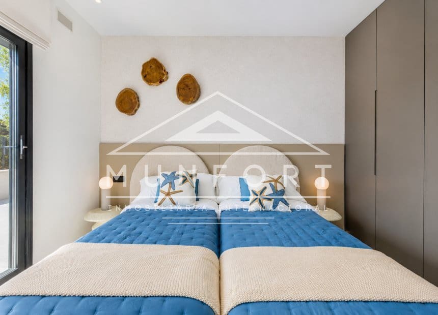 3 quarto Moradia para venda em Torrevieja com piscina - 725 000 € (Ref: 9074553)