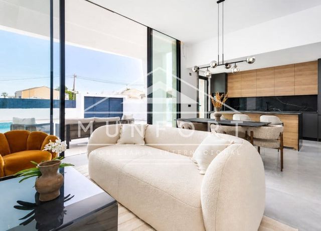 3 quarto Moradia para venda em Torrevieja com piscina - 725 000 € (Ref: 9074553)